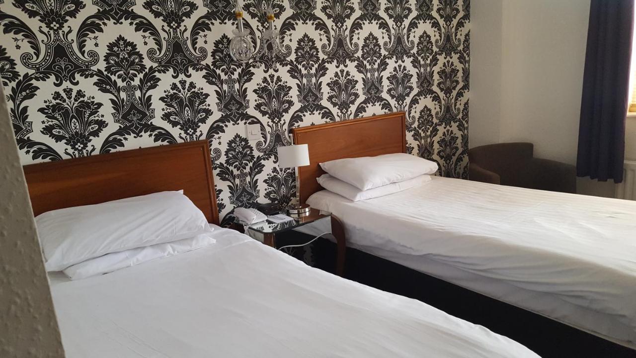 Barons Court Hotel Уолсолл Экстерьер фото