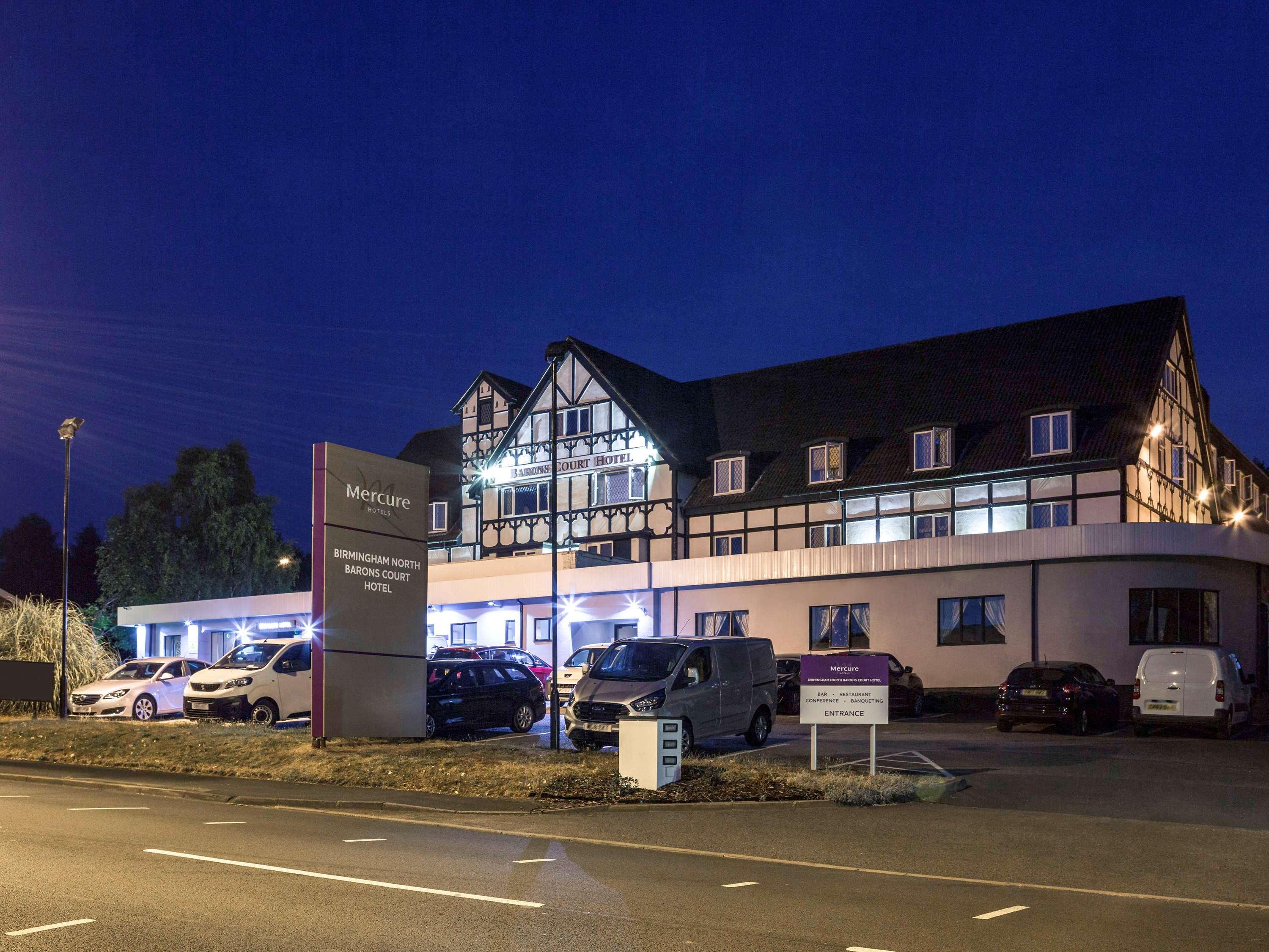 Barons Court Hotel Уолсолл Экстерьер фото