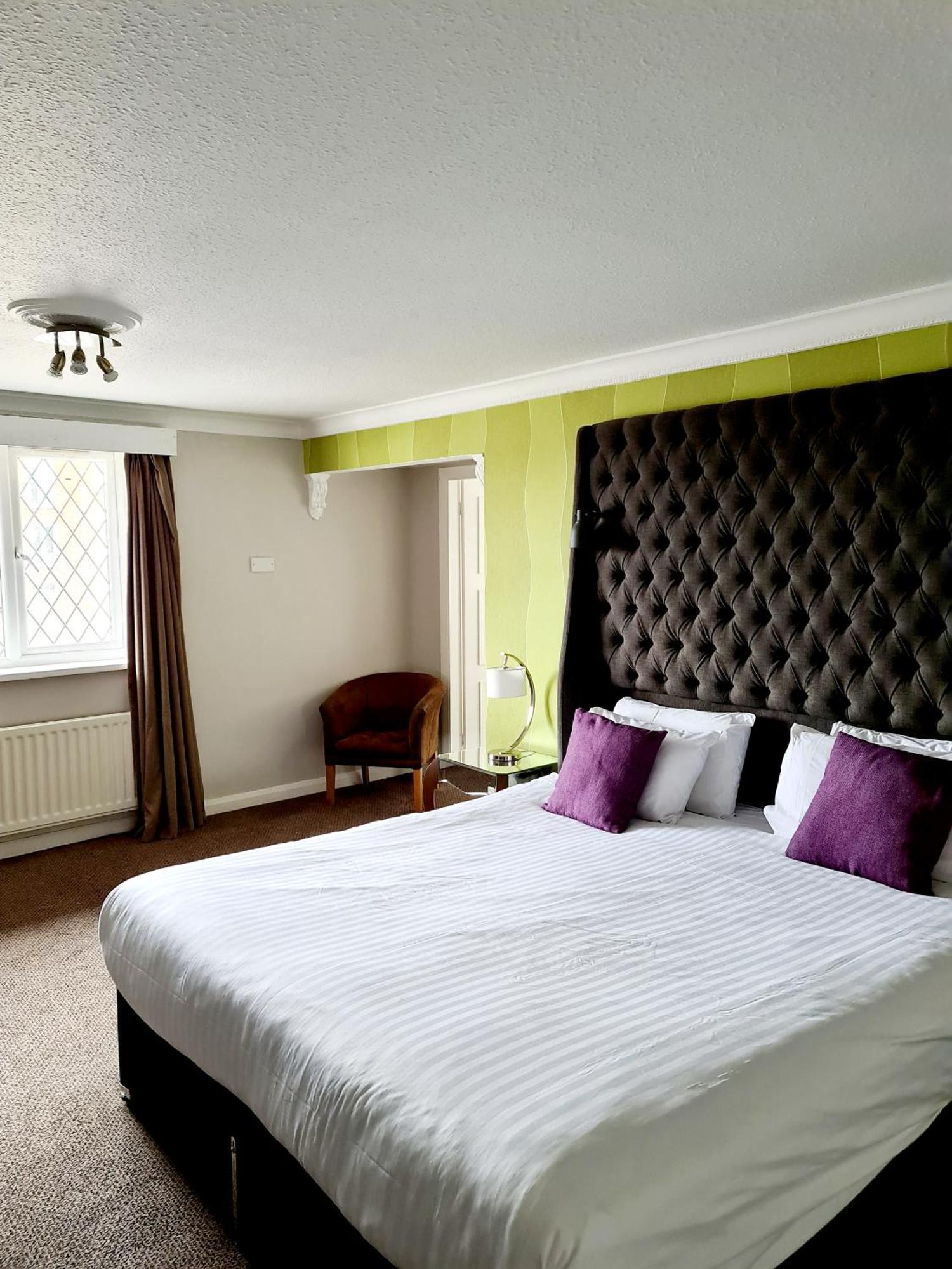 Barons Court Hotel Уолсолл Экстерьер фото