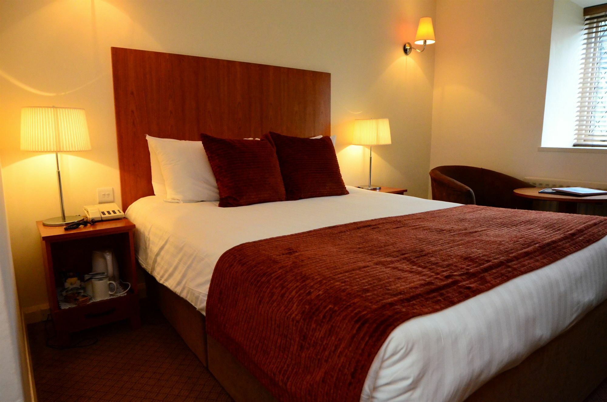 Barons Court Hotel Уолсолл Экстерьер фото