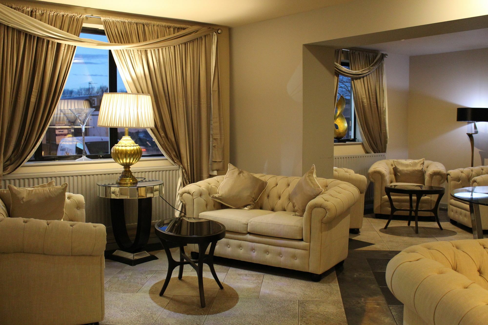 Barons Court Hotel Уолсолл Экстерьер фото