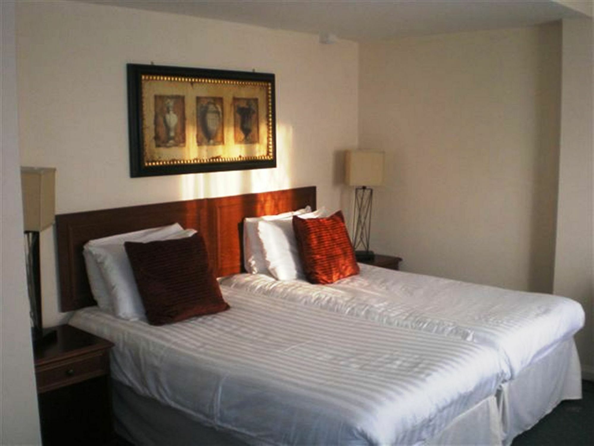 Barons Court Hotel Уолсолл Экстерьер фото